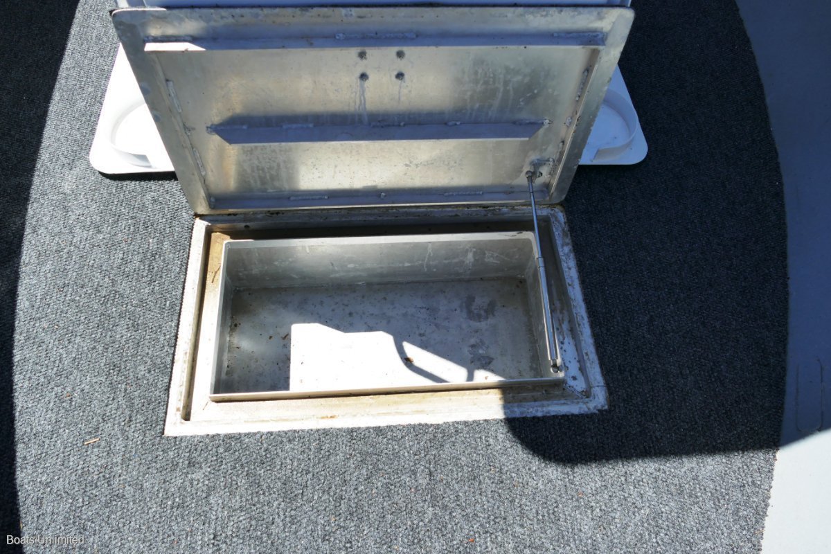 2008 DOLPHIN 580 XL NOR-WESTER CENTRE CONSOLE