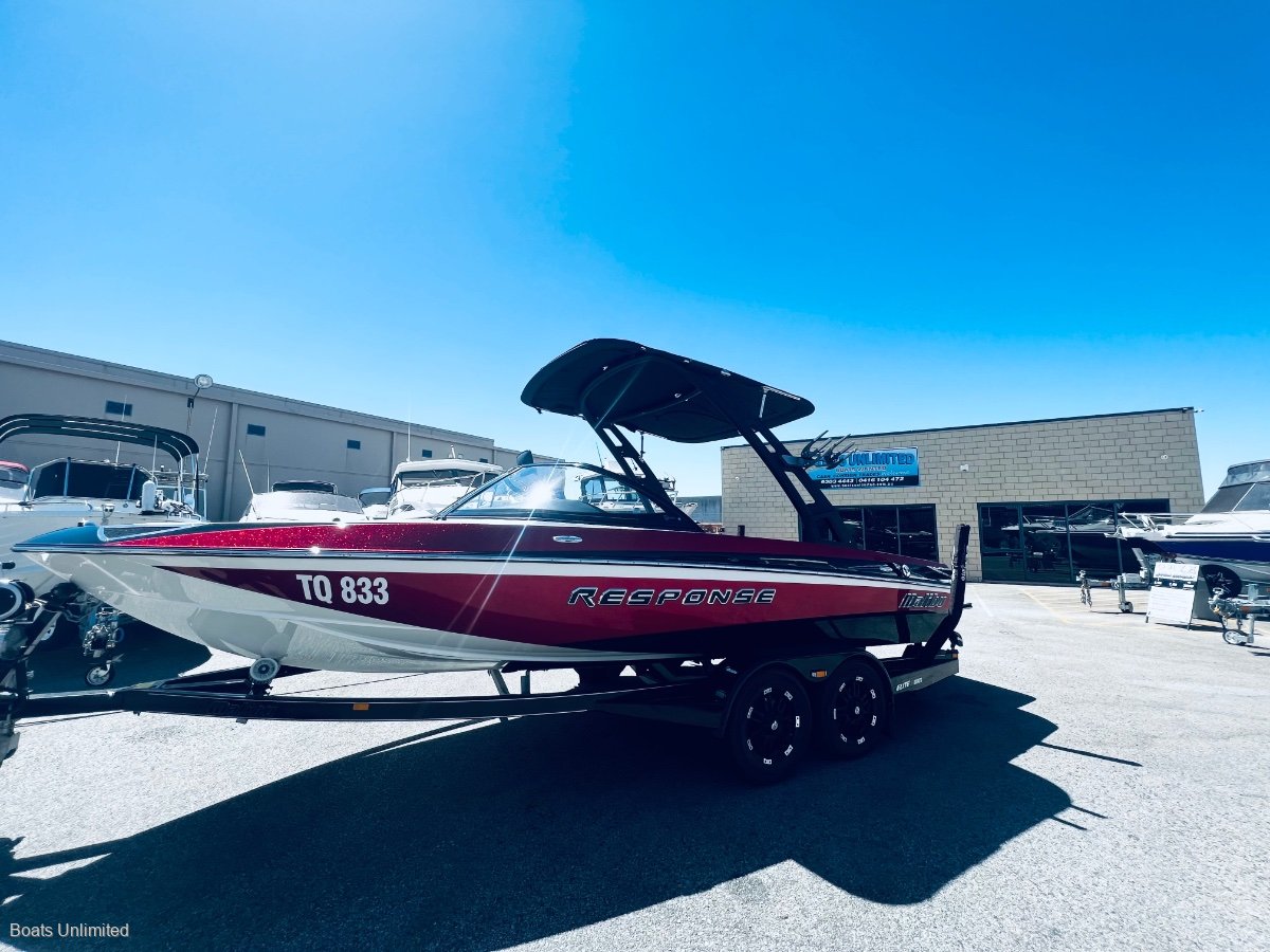 2016 MALIBU RESPONSE TXI SKI BOAT
