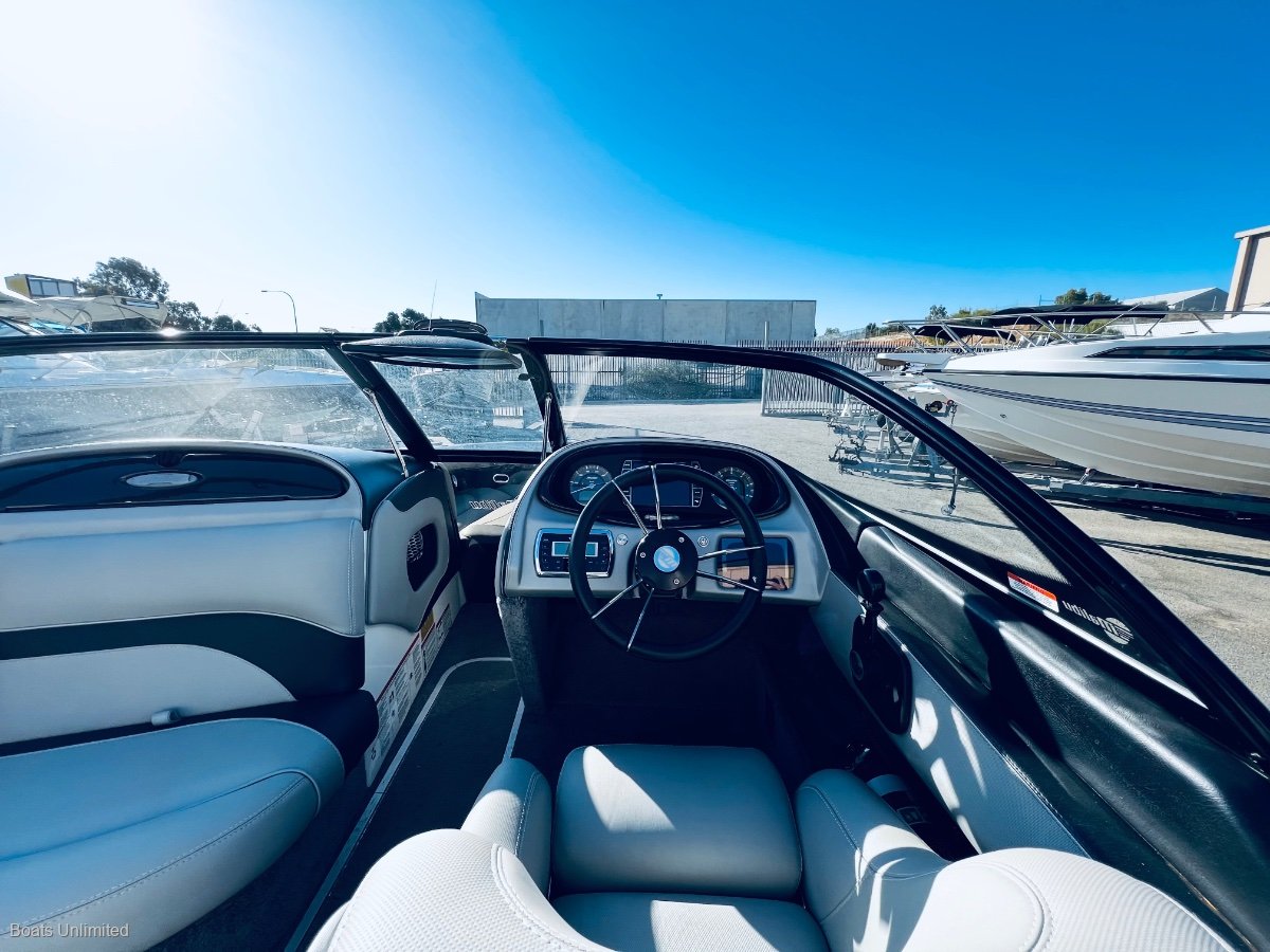 2016 MALIBU RESPONSE TXI SKI BOAT