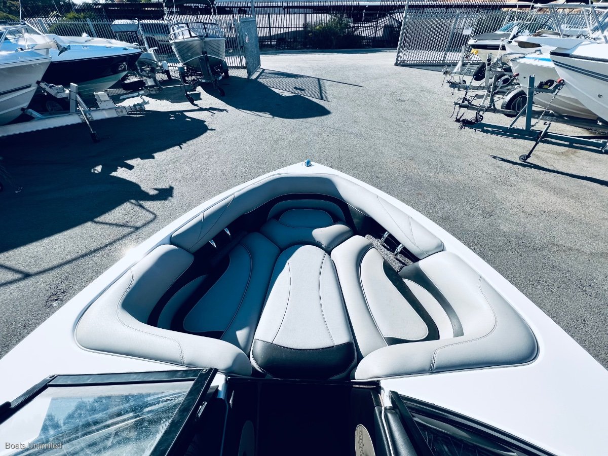 2016 MALIBU RESPONSE TXI SKI BOAT