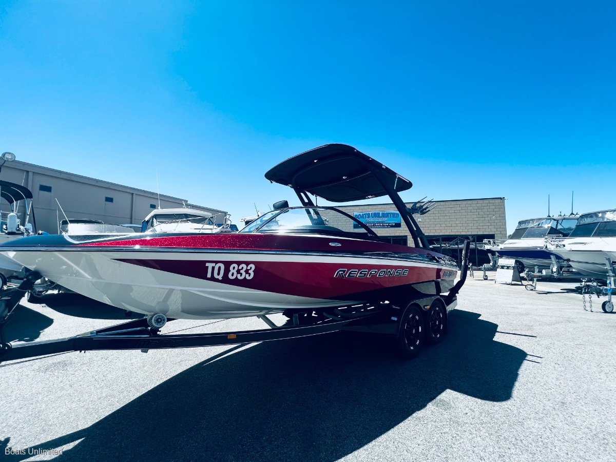 2016 MALIBU RESPONSE TXI SKI BOAT