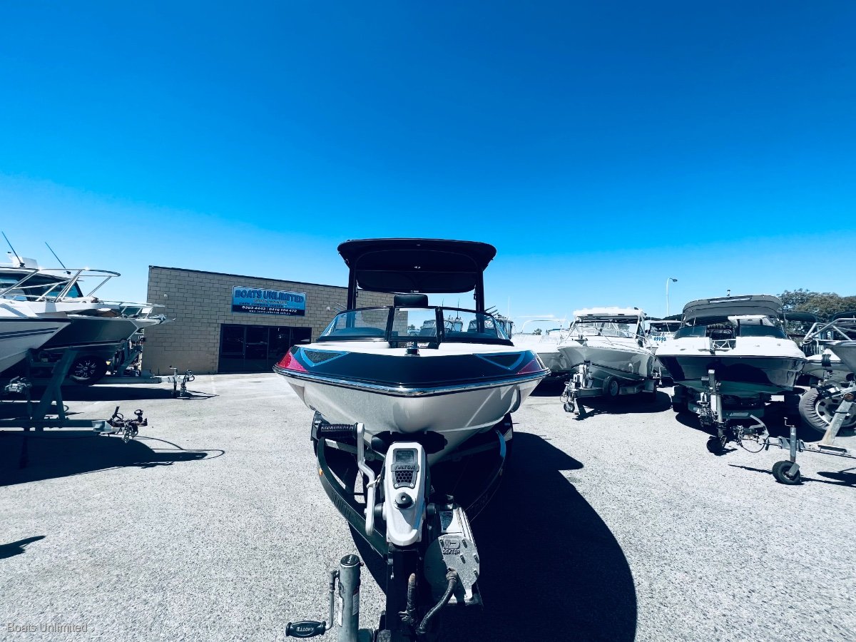 2016 MALIBU RESPONSE TXI SKI BOAT