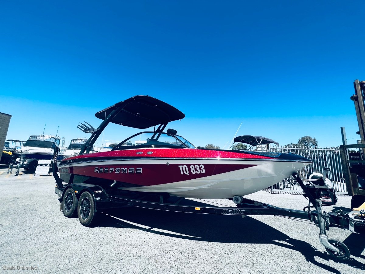 2016 MALIBU RESPONSE TXI SKI BOAT