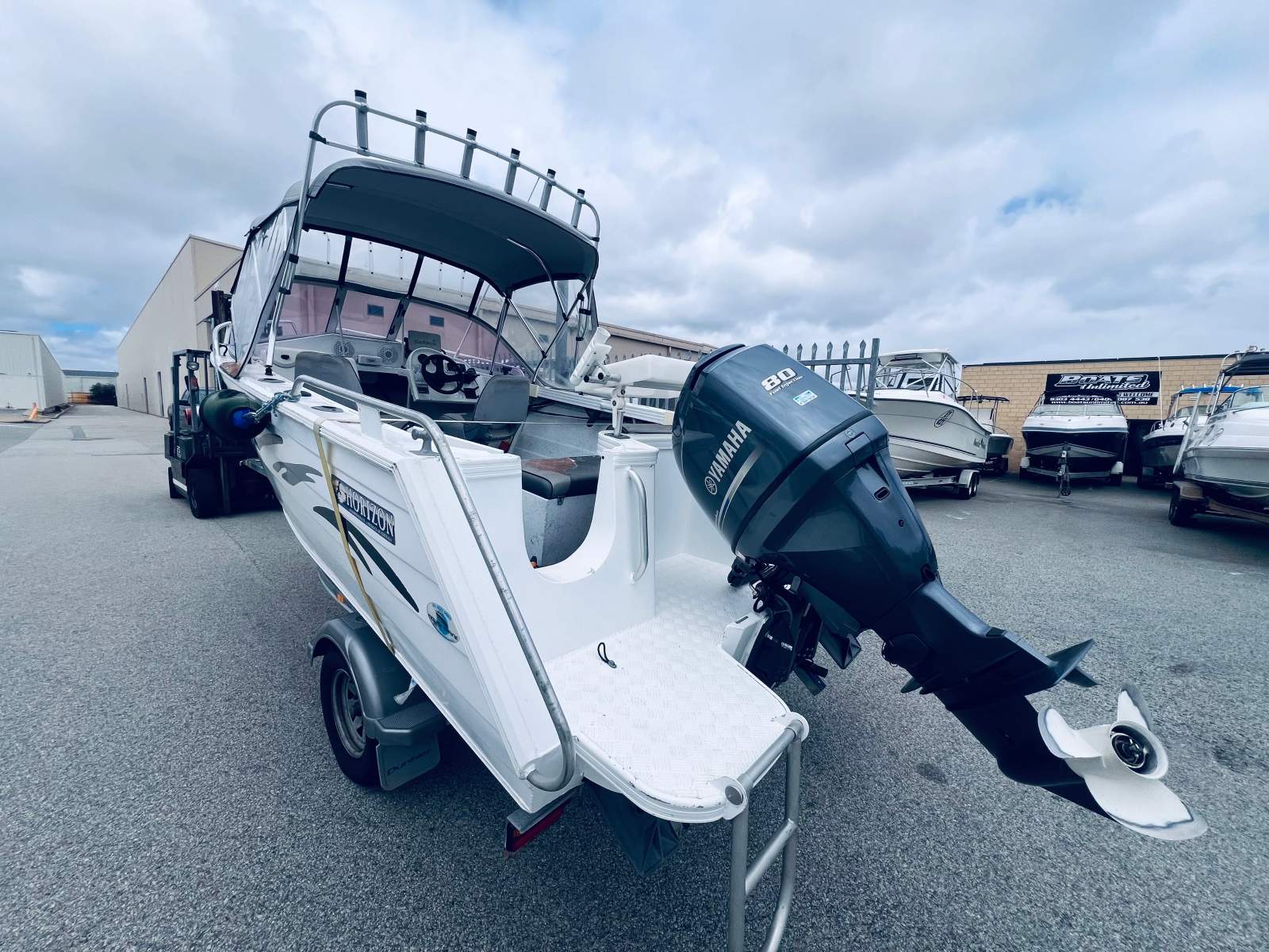 2011 HORIZON 485 SUNRUNNER RUNABOUT