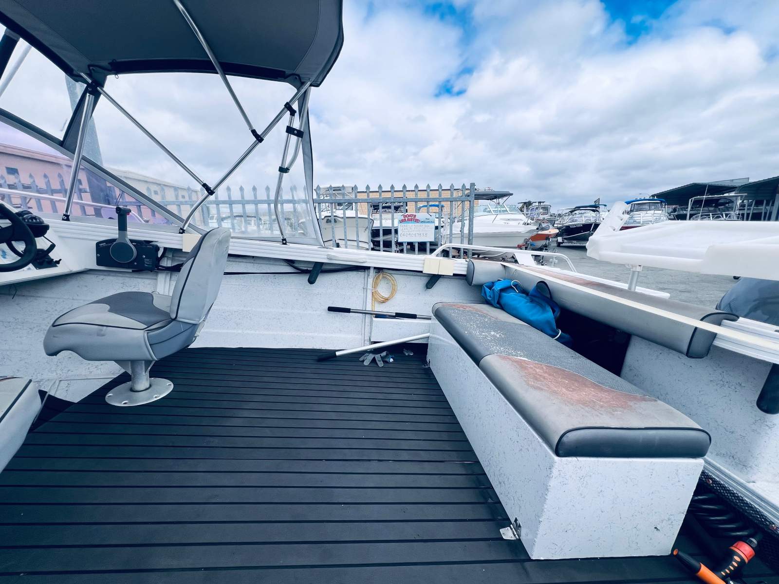 2011 HORIZON 485 SUNRUNNER RUNABOUT