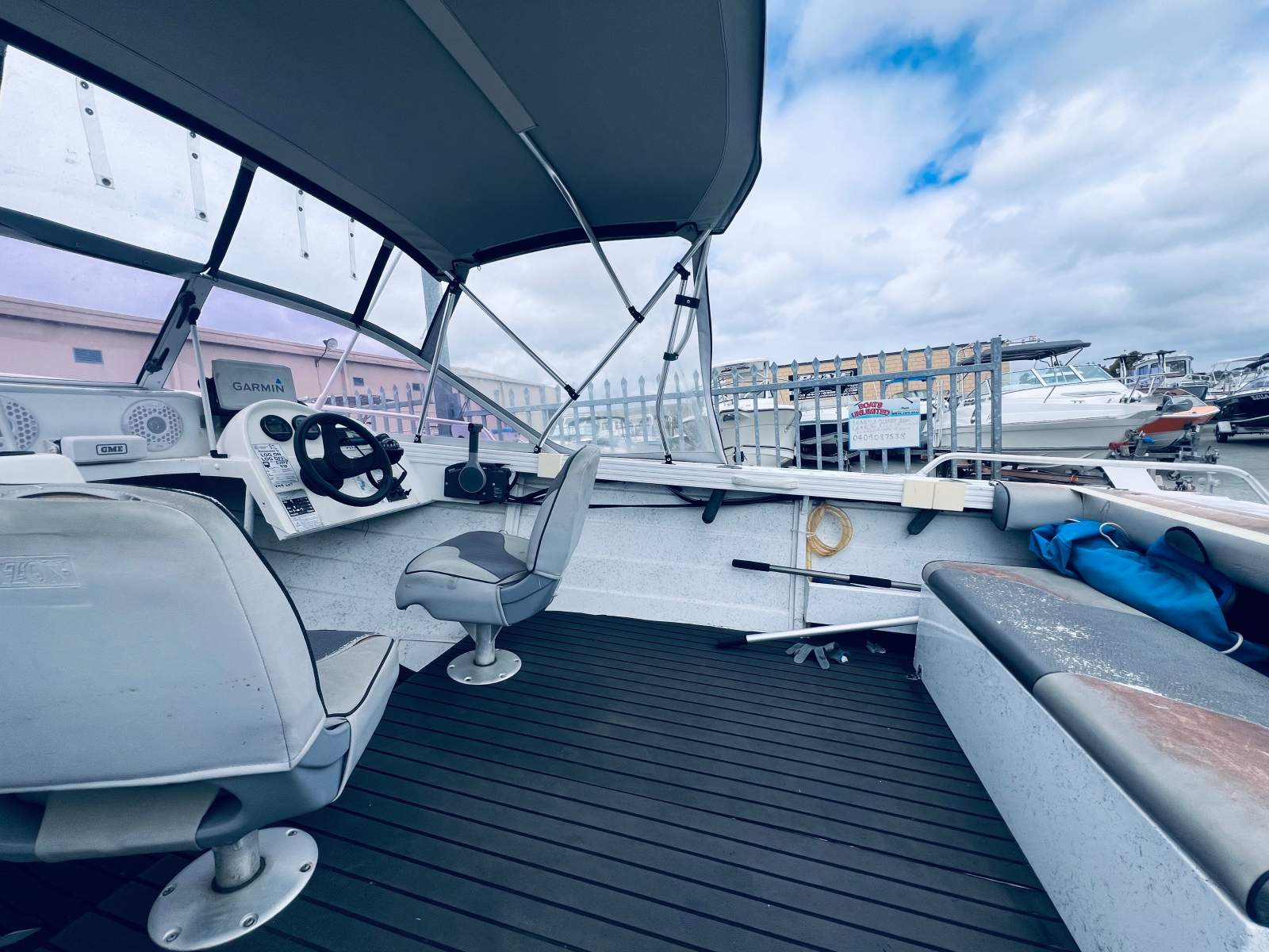 2011 HORIZON 485 SUNRUNNER RUNABOUT