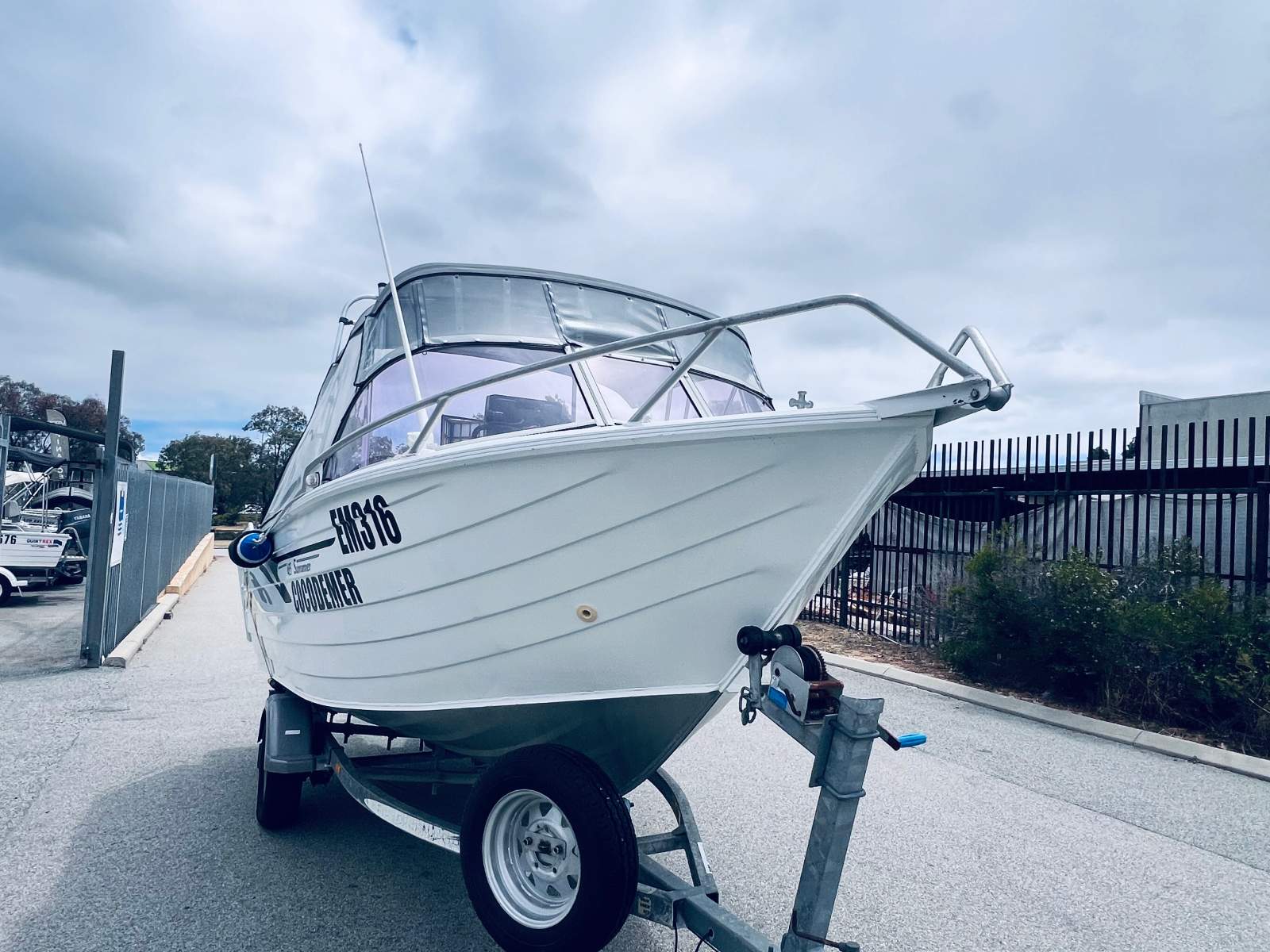 2011 HORIZON 485 SUNRUNNER RUNABOUT
