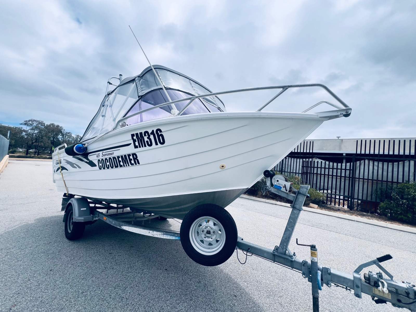 2011 HORIZON 485 SUNRUNNER RUNABOUT