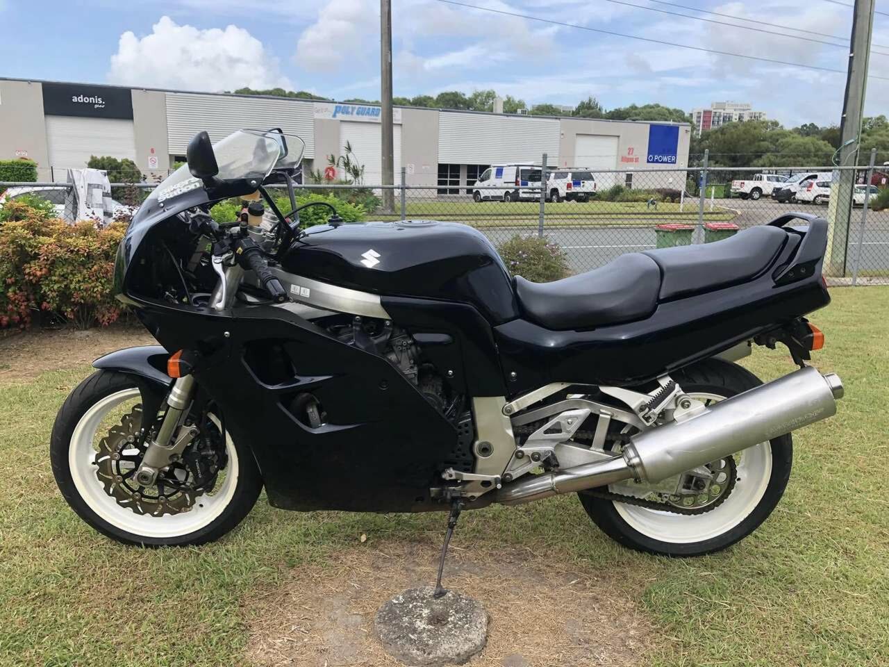 1997 SUZUKI GSX-R1100W ROAD