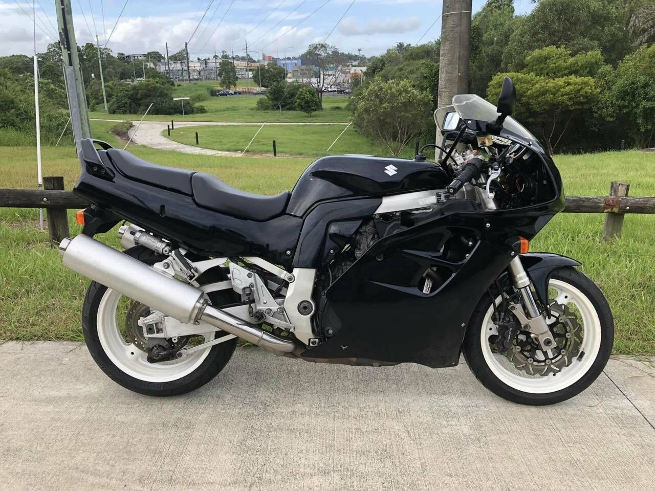 1997 SUZUKI GSX-R1100W ROAD