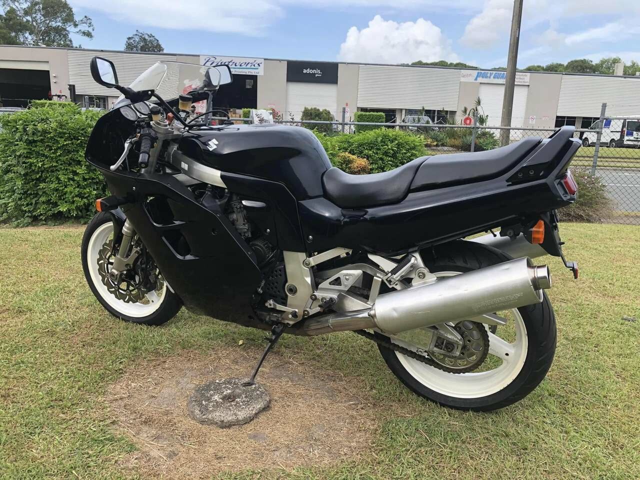 1997 SUZUKI GSX-R1100W ROAD