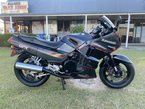 1987 KAWASAKI GPX 750R ROAD