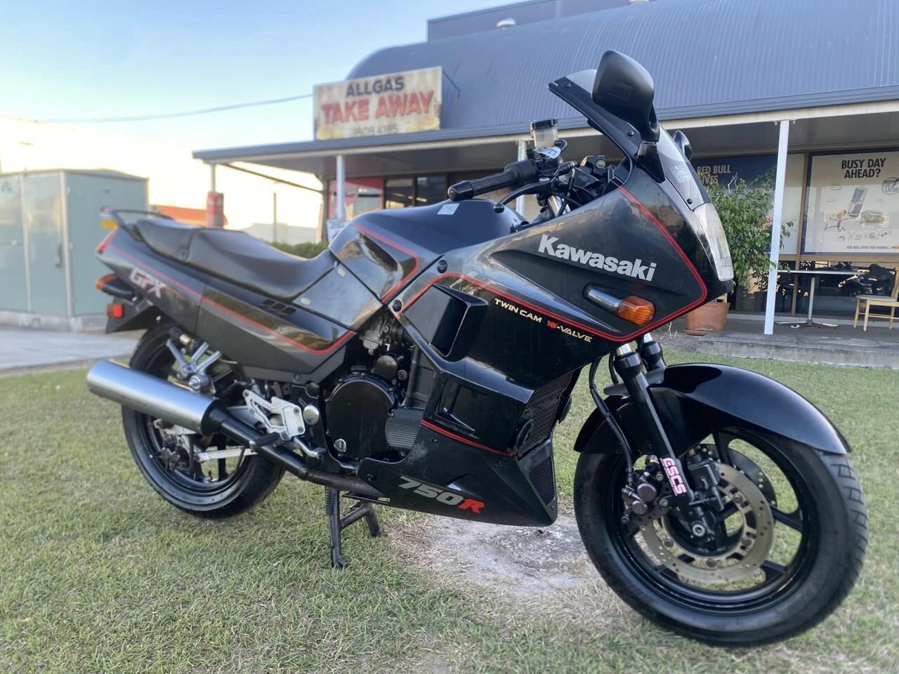 1987 KAWASAKI GPX 750R ROAD