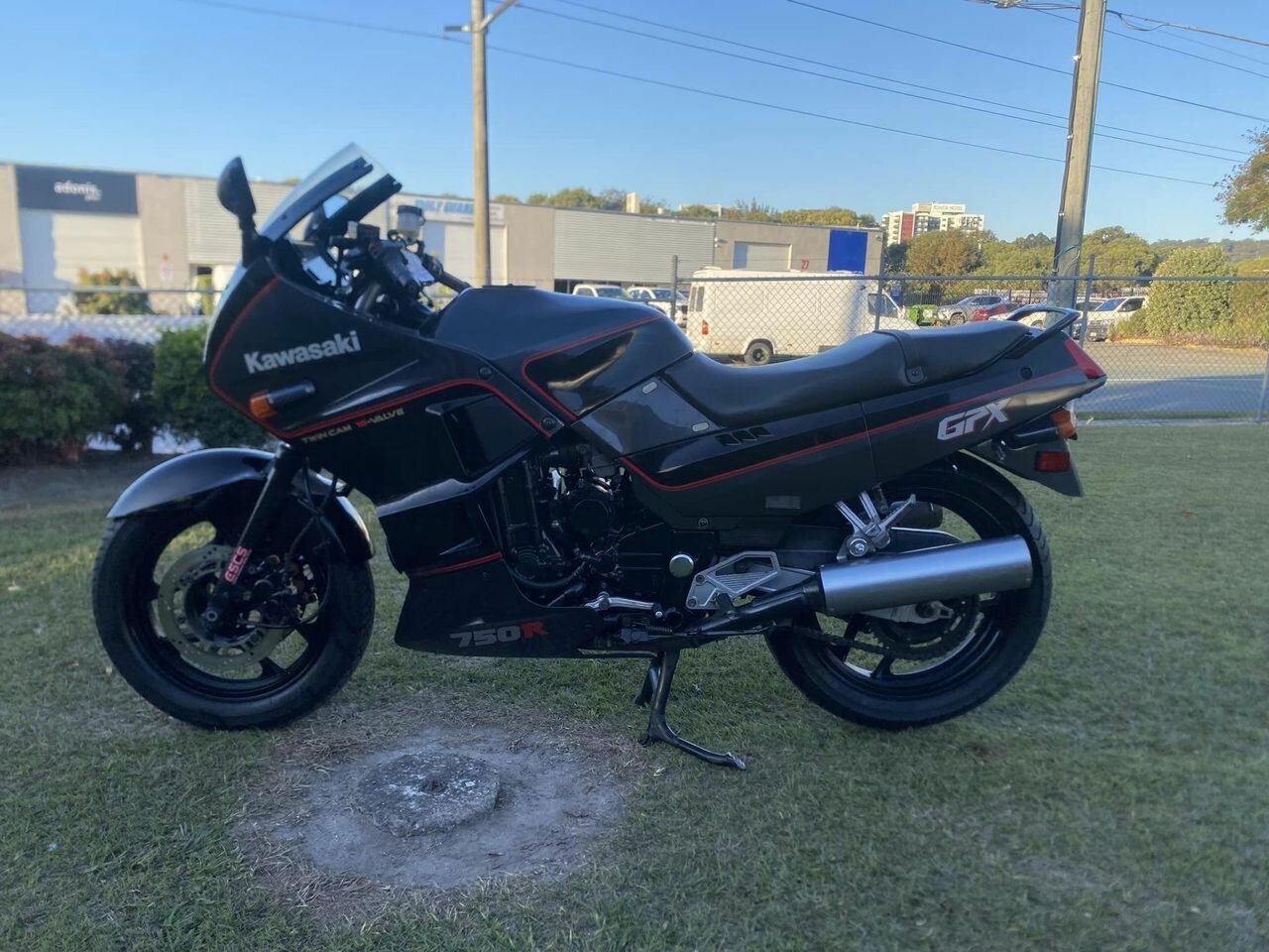 1987 KAWASAKI GPX 750R ROAD