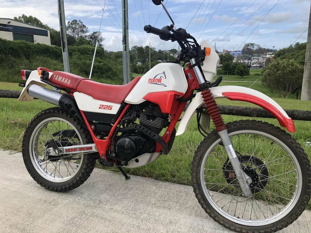 1985 YAMAHA XT 225 ENDURO
