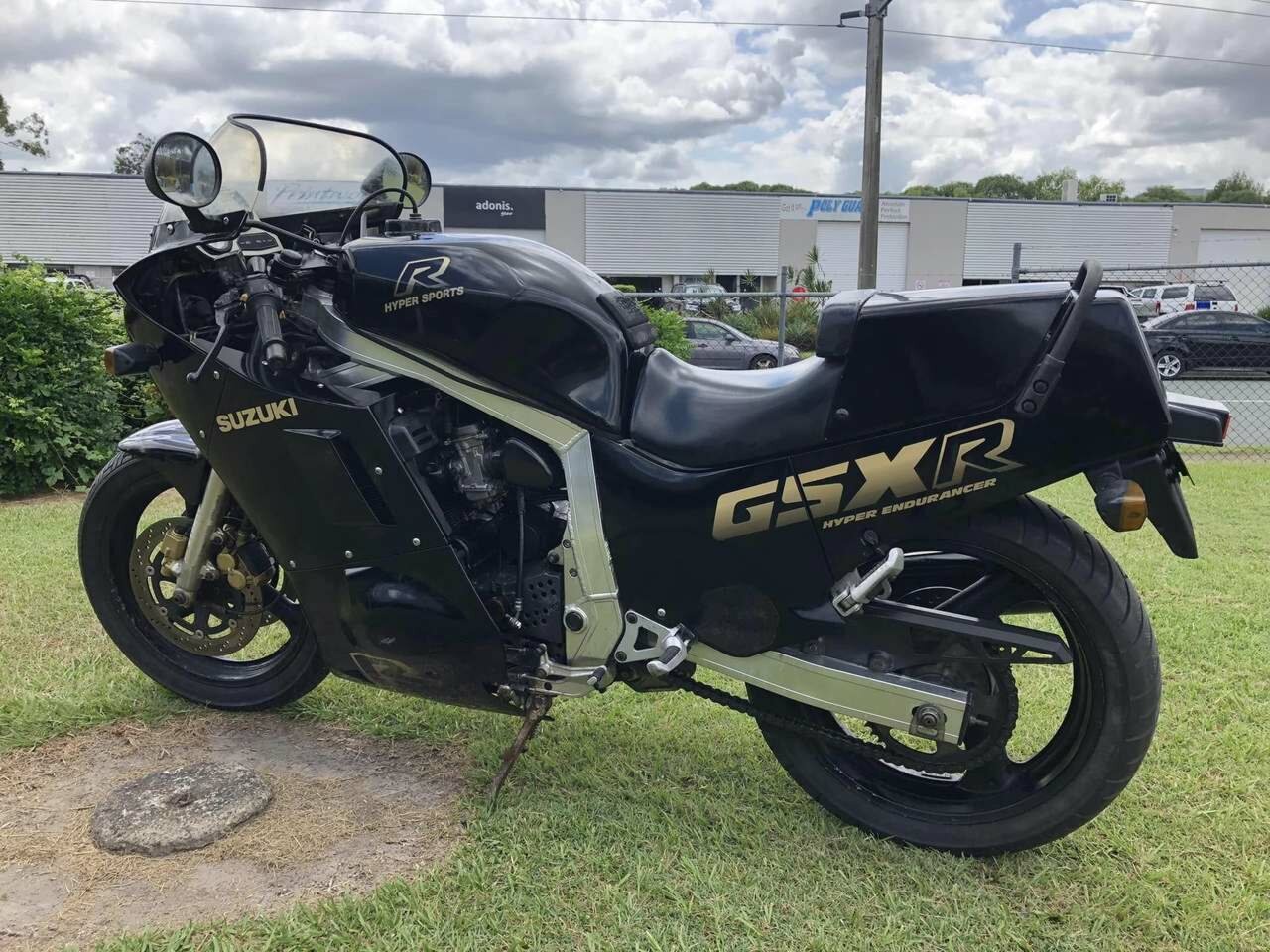 1988 SUZUKI GSXR 1100 ROAD