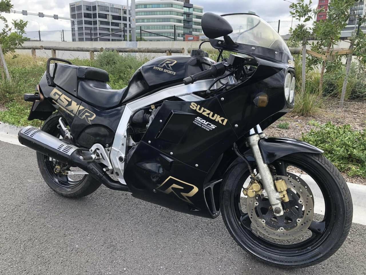 1988 SUZUKI GSXR 1100 ROAD