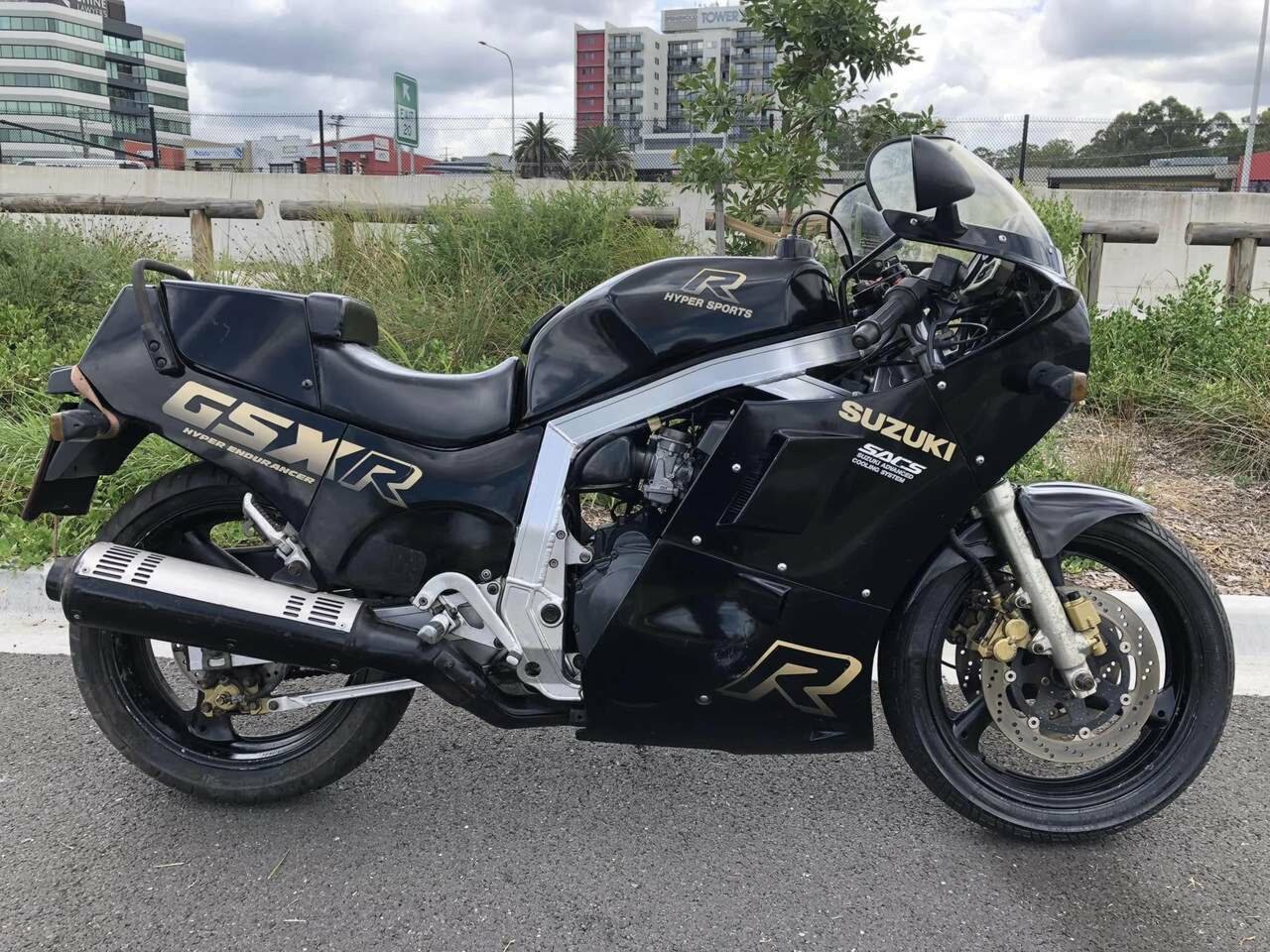1988 SUZUKI GSXR 1100 ROAD