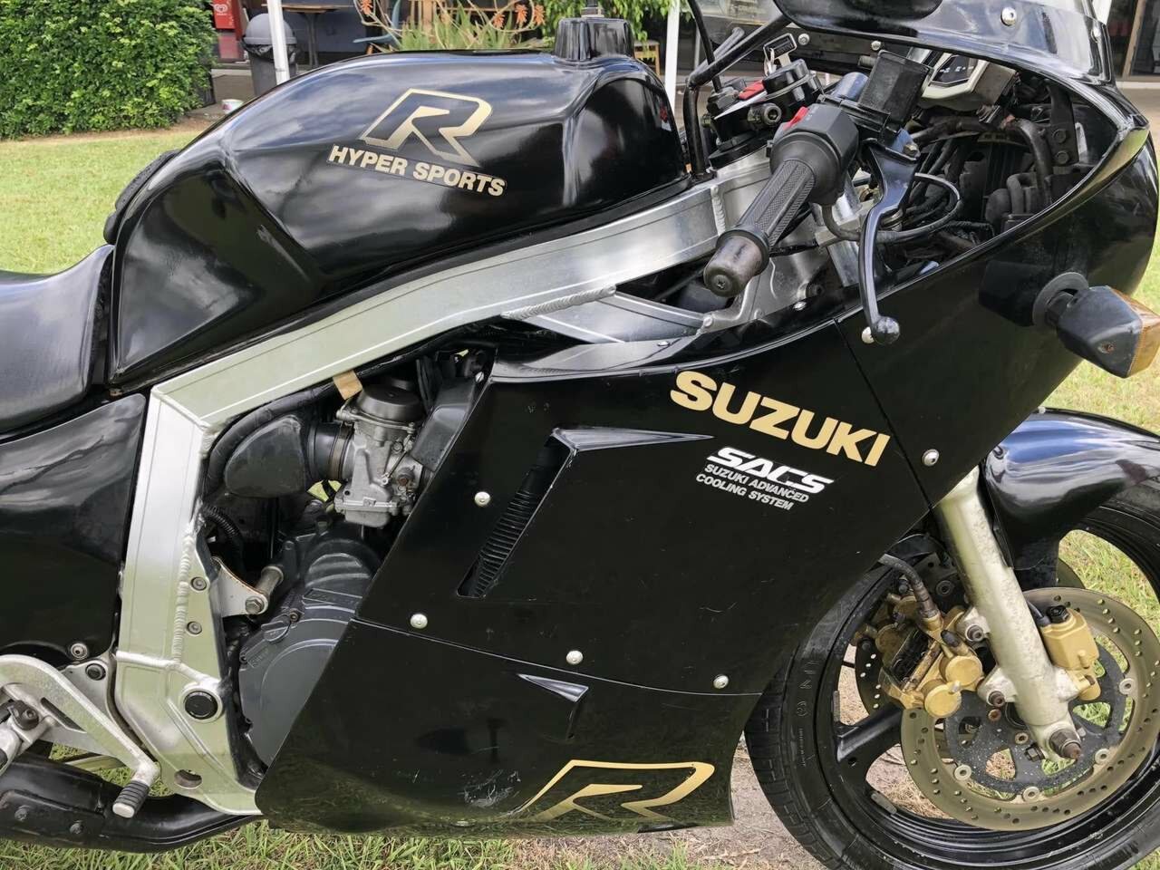 1988 SUZUKI GSXR 1100 ROAD