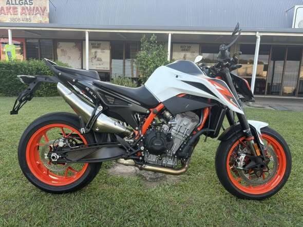 2022 KTM 890 DUKE R ROAD