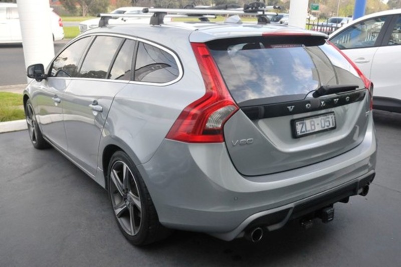2011 VOLVO V60 T5 R-DESIGN (No Series)