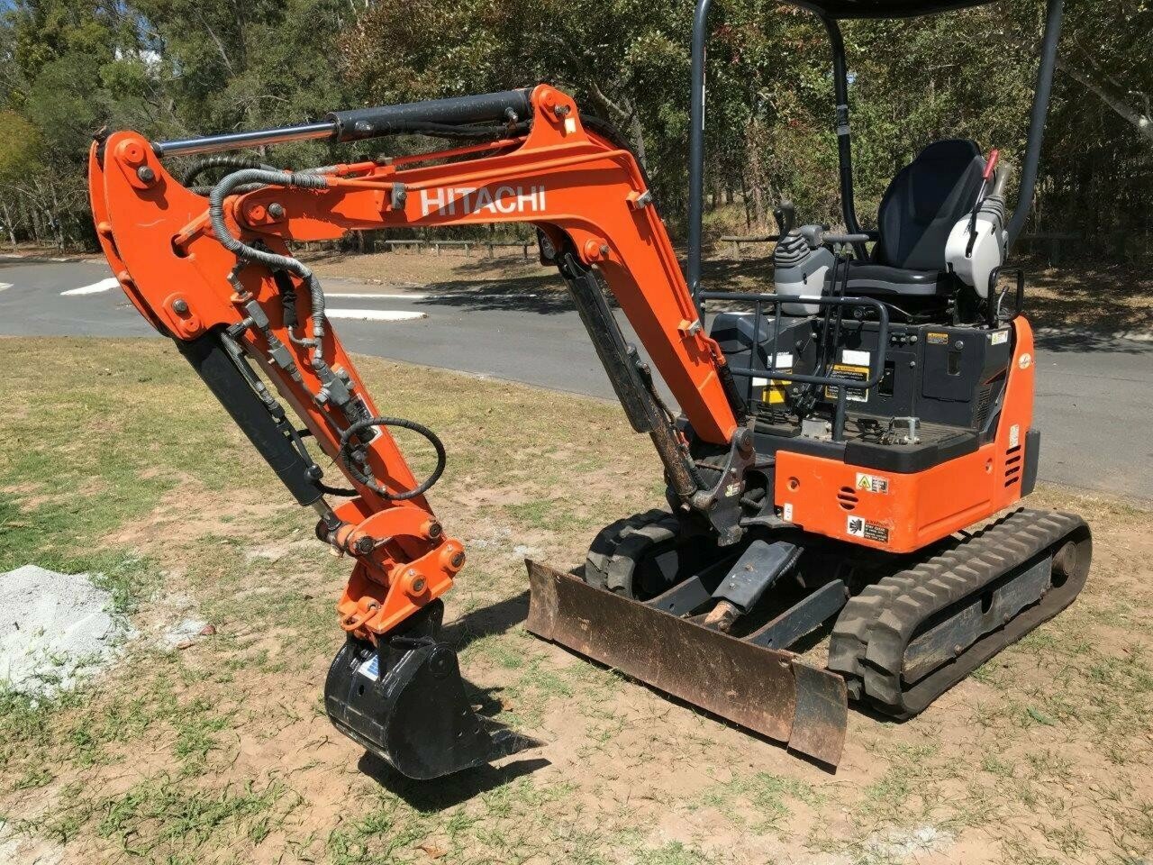 2017 HITACHI ZX17U-5