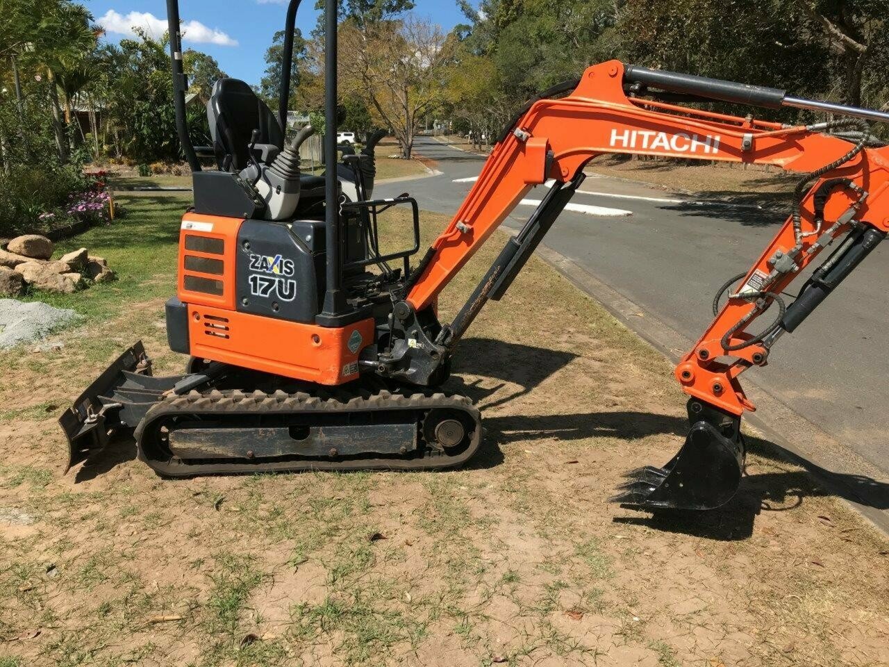 2017 HITACHI ZX17U-5