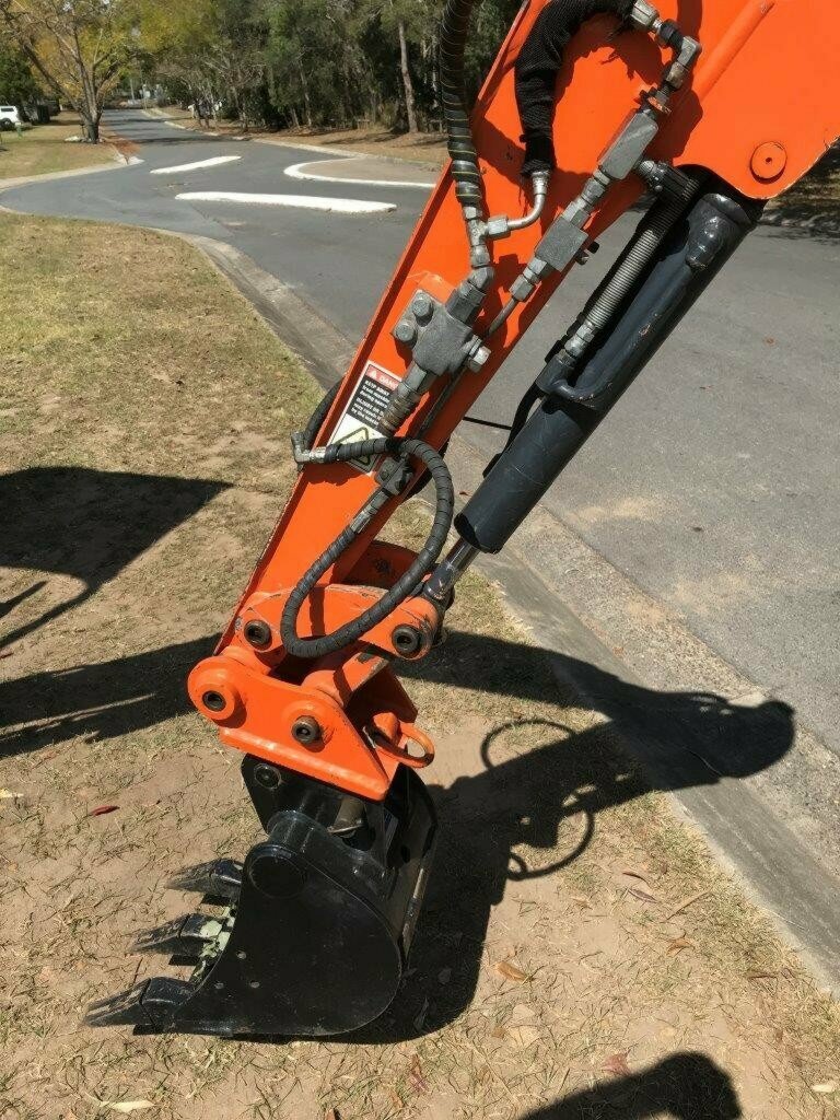 2017 HITACHI ZX17U-5