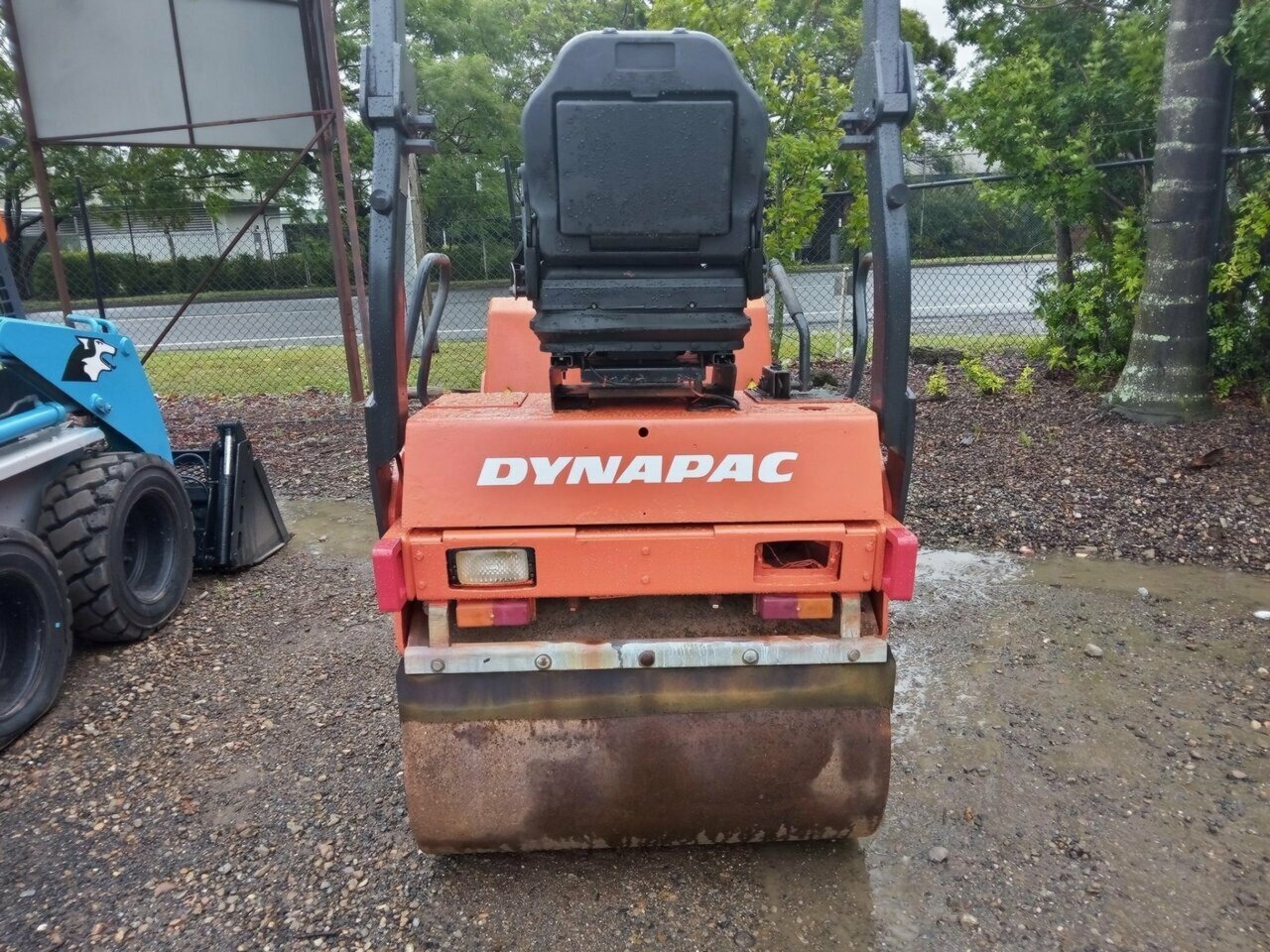 DYNAPAC CC102 ROLLER