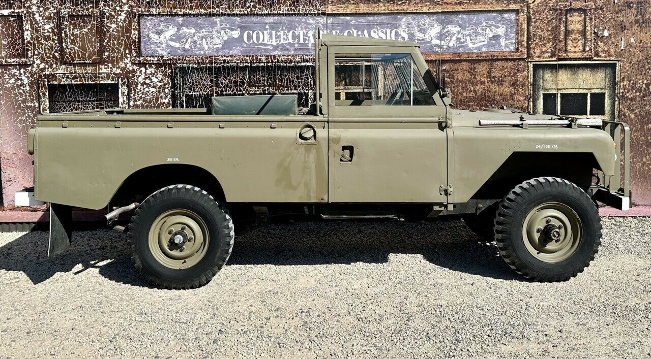 1968 LAND ROVER SERIES IIA 4 SP MANUAL 2D UTILITY