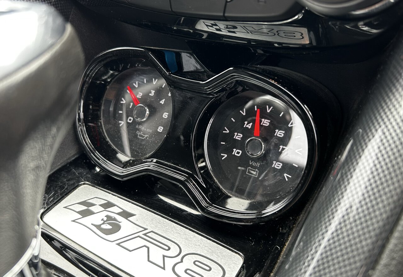 2014 HSV MALOO GEN F R8 6 SP AUTOMATIC UTILITY