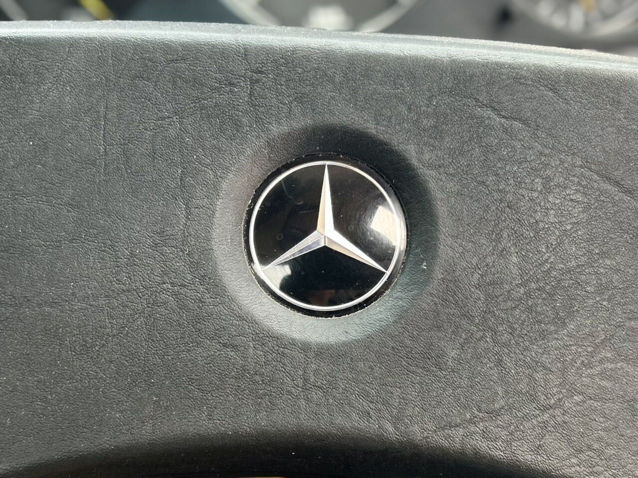 1982 MERCEDES-BENZ 380 SL COUPE