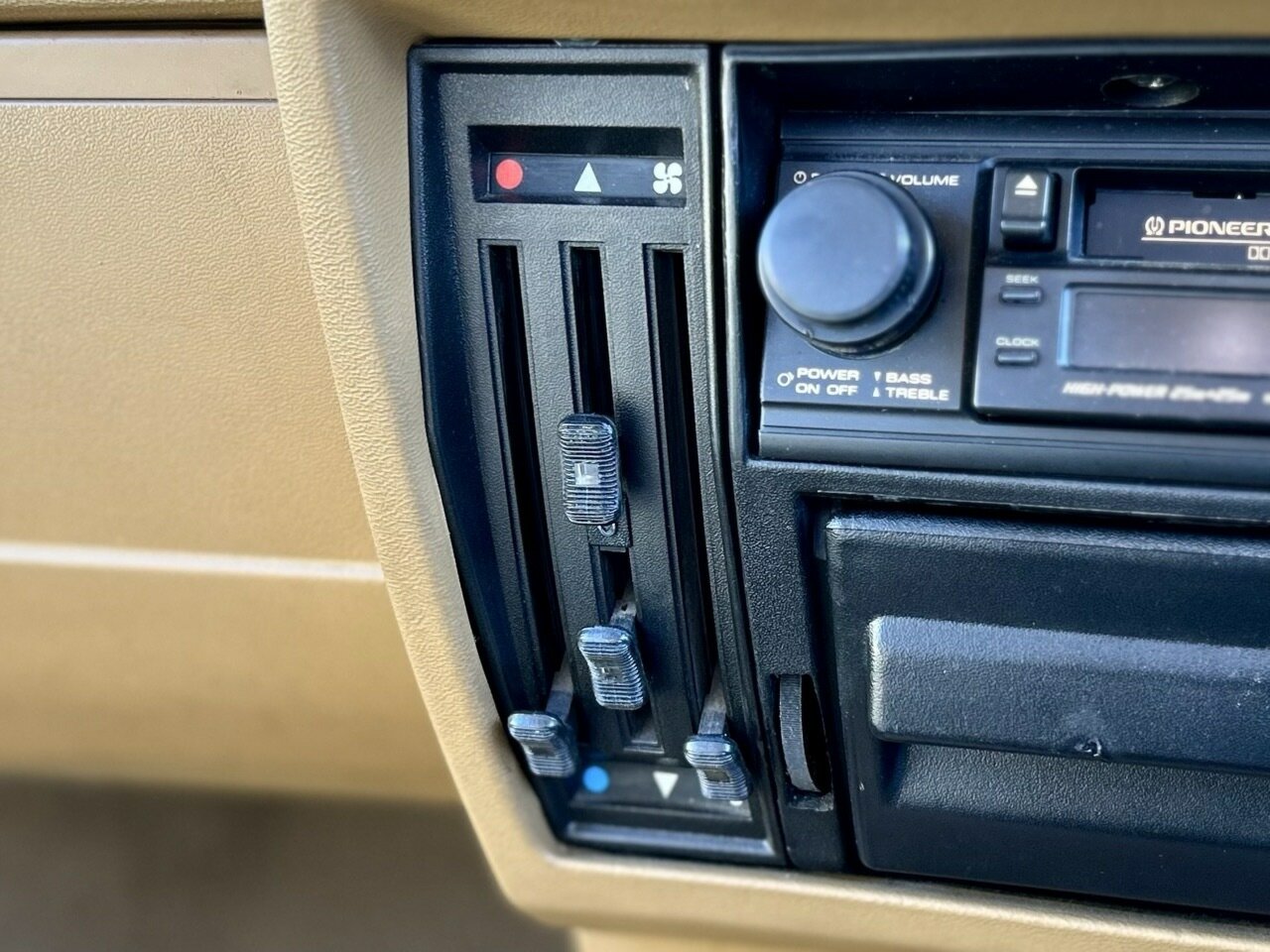 1981 HOLDEN COMMODORE VC 50TH ANNIVERSARY 4 SP MANUAL 4D SEDAN