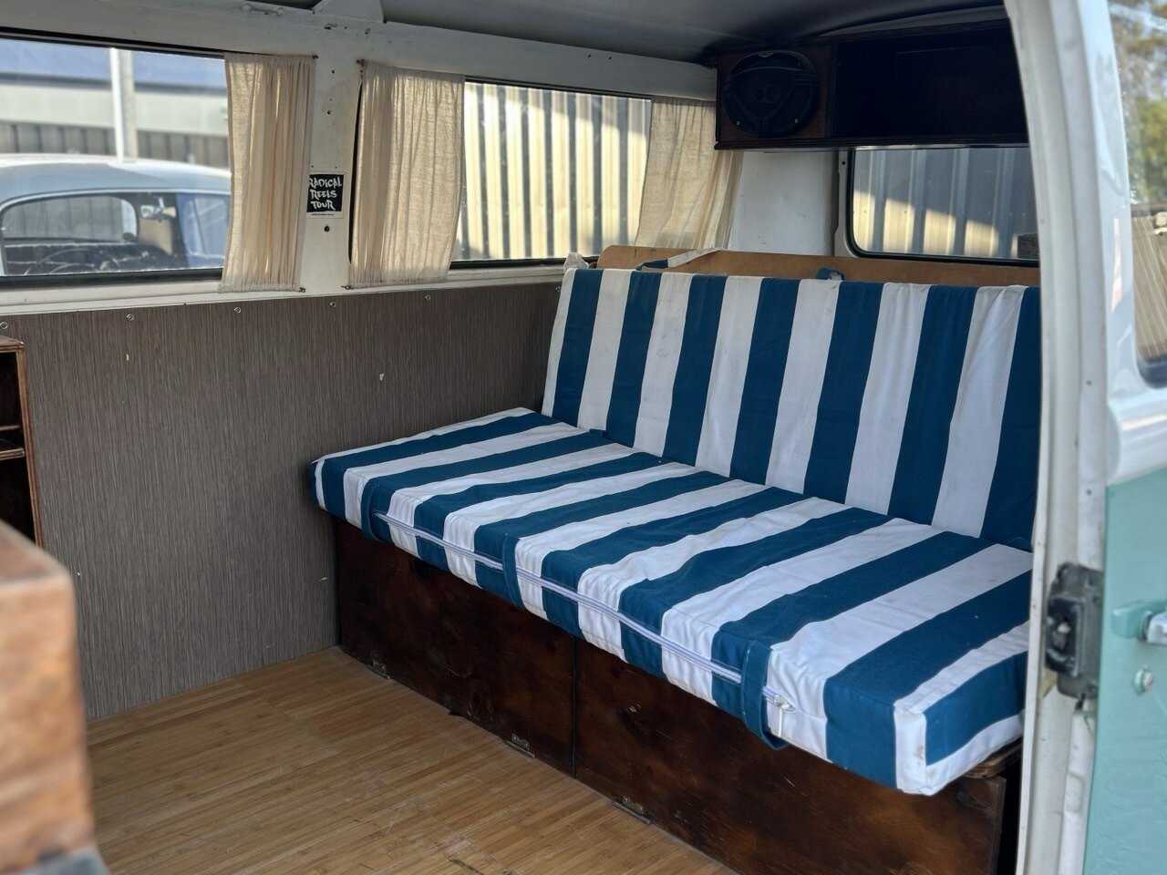 1974 VOLKSWAGEN KOMBI T2 4 SP MANUAL 3D VAN