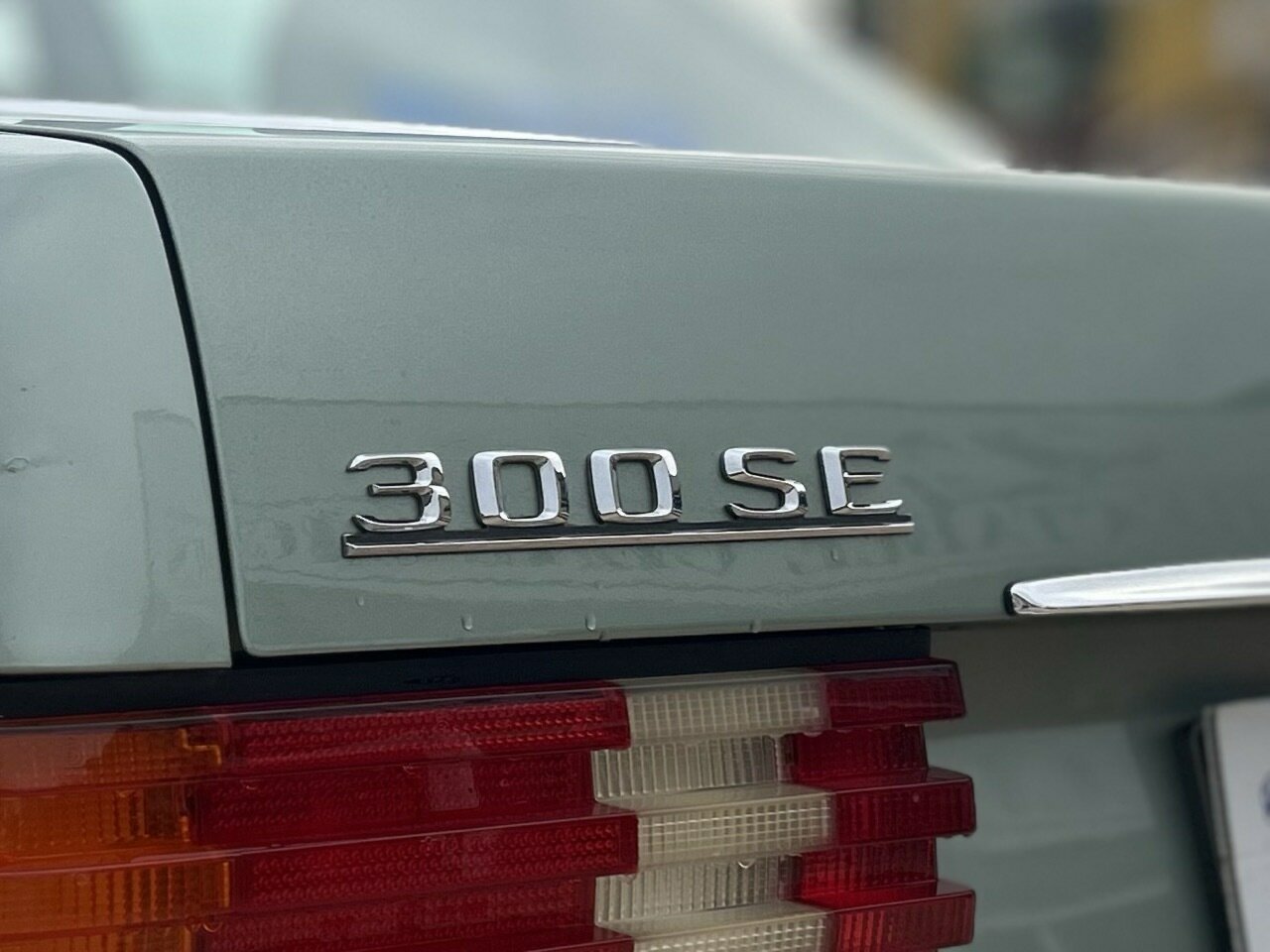 1988 MERCEDES-BENZ 300SE W126 4 SP AUTOMATIC 4D SEDAN