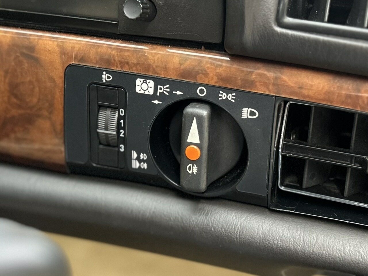 1988 MERCEDES-BENZ 300SE W126 4 SP AUTOMATIC 4D SEDAN