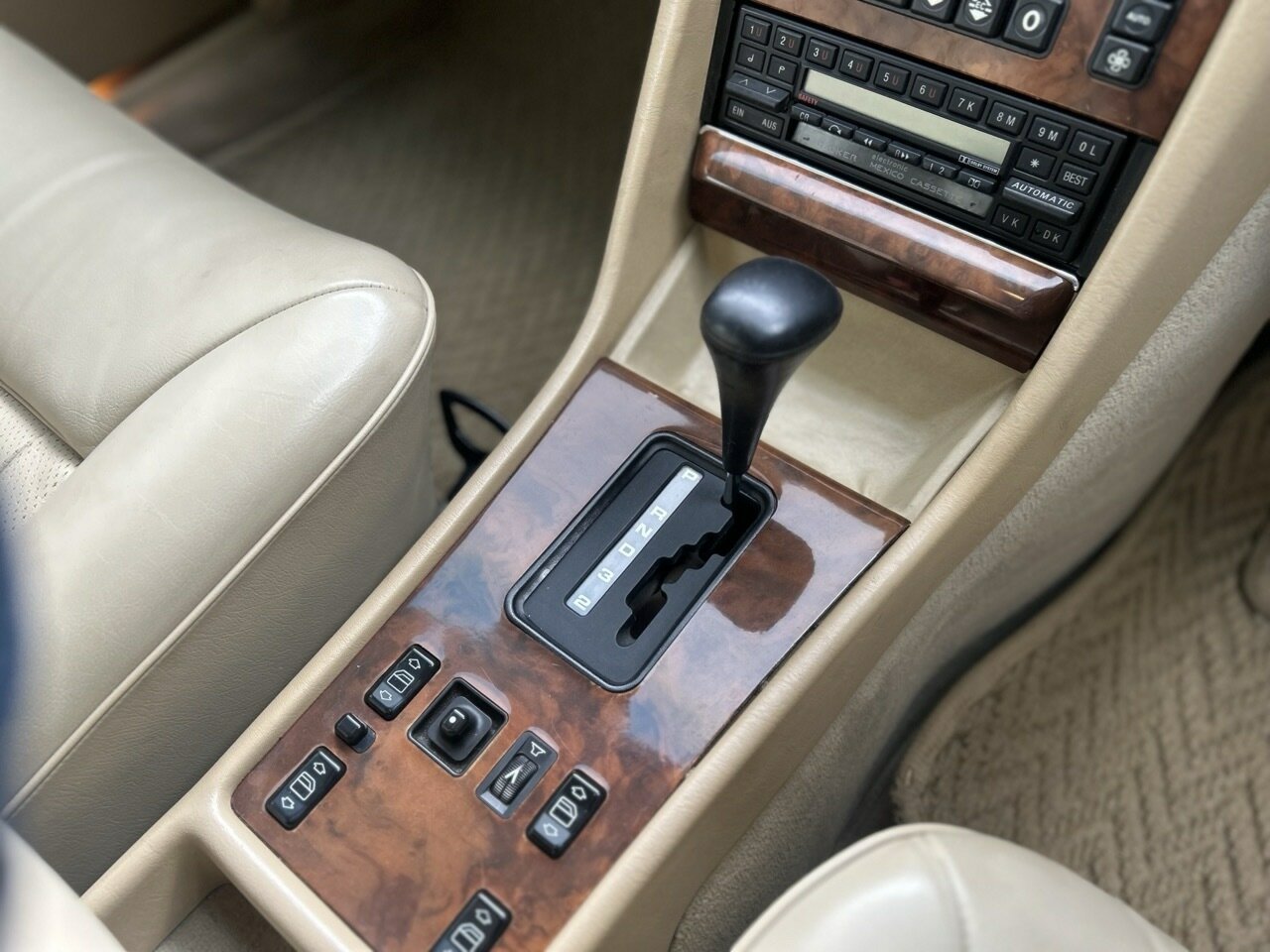 1988 MERCEDES-BENZ 300SE W126 4 SP AUTOMATIC 4D SEDAN