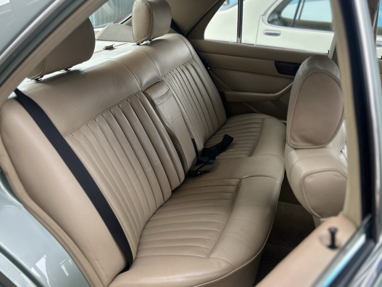 1988 MERCEDES-BENZ 300SE W126 4 SP AUTOMATIC 4D SEDAN