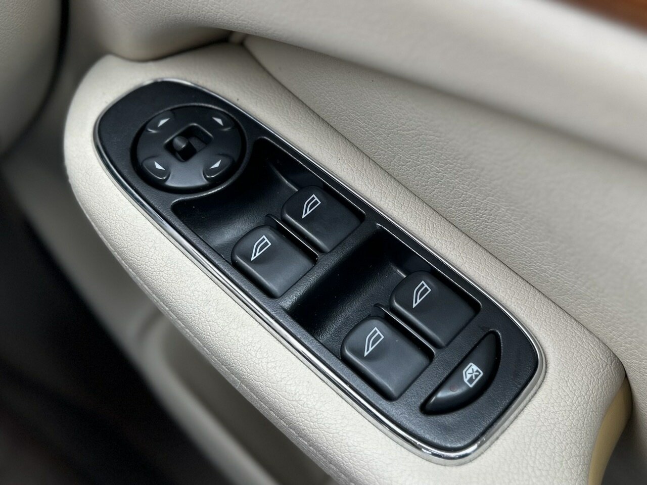 2004 JAGUAR XJ8 X350 SOVEREIGN 6 SP AUTOMATIC 4D SEDAN