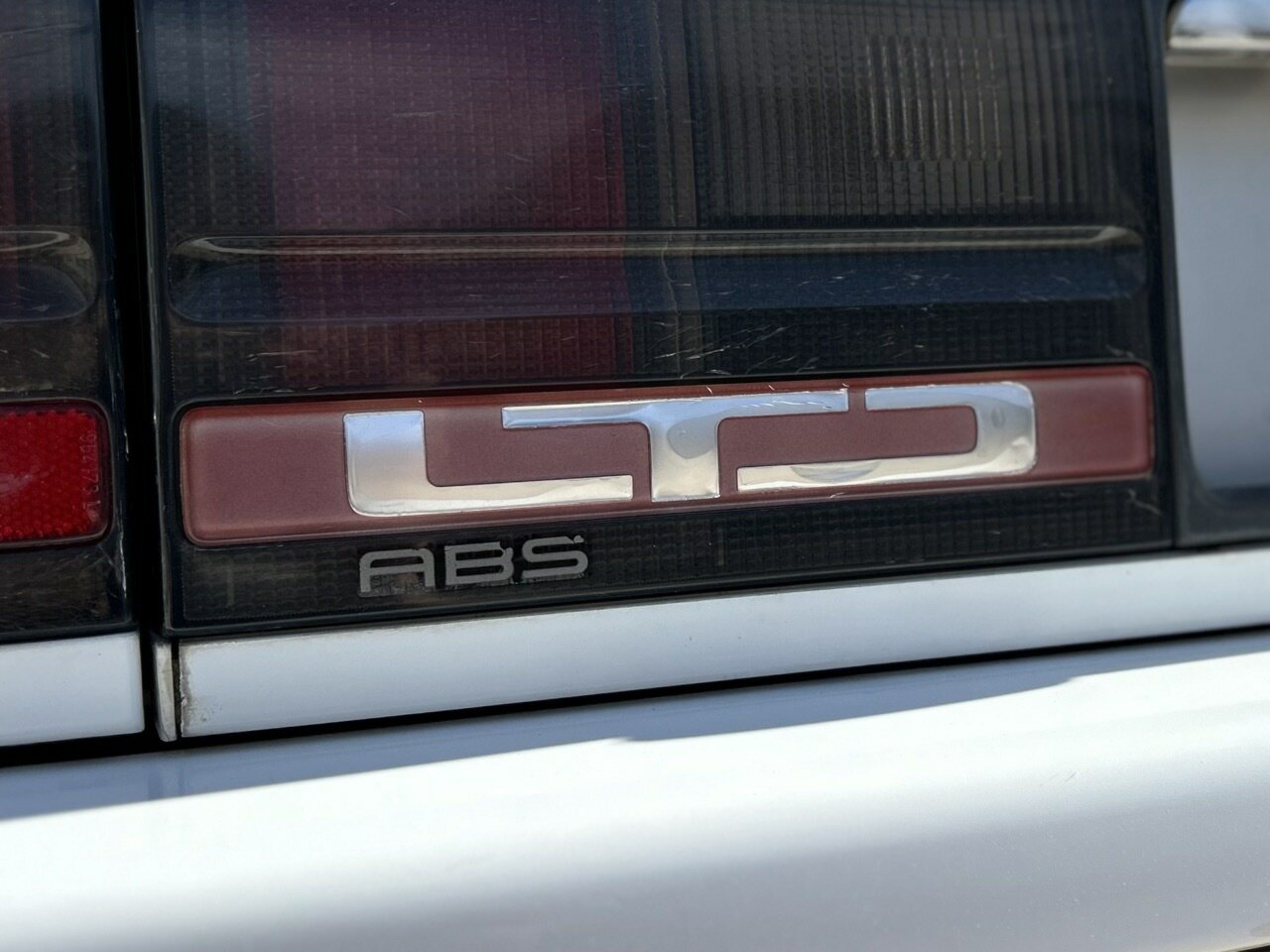 1993 FORD LTD DC 4 SP AUTOMATIC 4D SEDAN