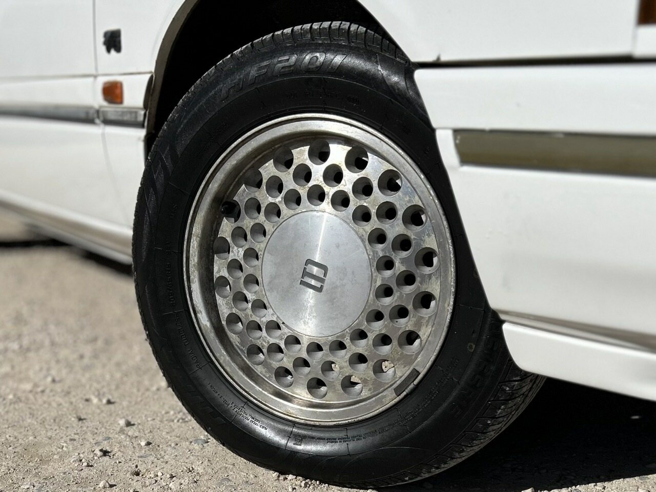 1993 FORD LTD DC 4 SP AUTOMATIC 4D SEDAN