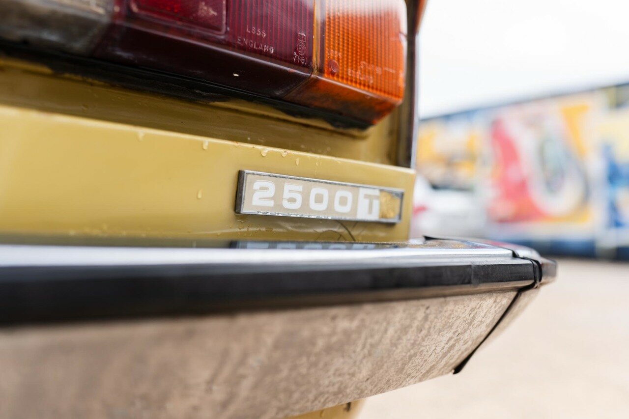 1976 TRIUMPH 2500 TC 4 SP MANUAL 4D SEDAN