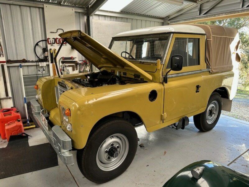 1977 LAND ROVER SERIES III MANUAL 2D TRAY
