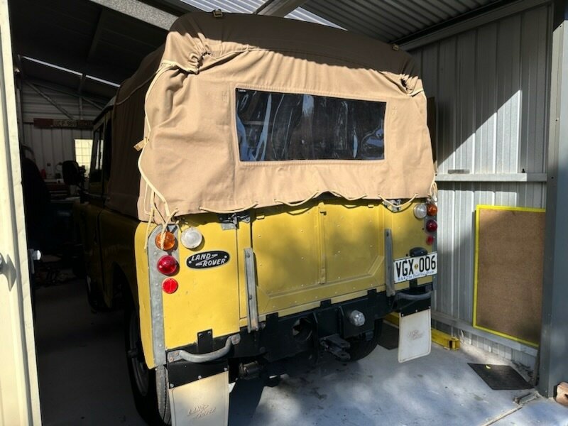 1977 LAND ROVER SERIES III MANUAL 2D TRAY