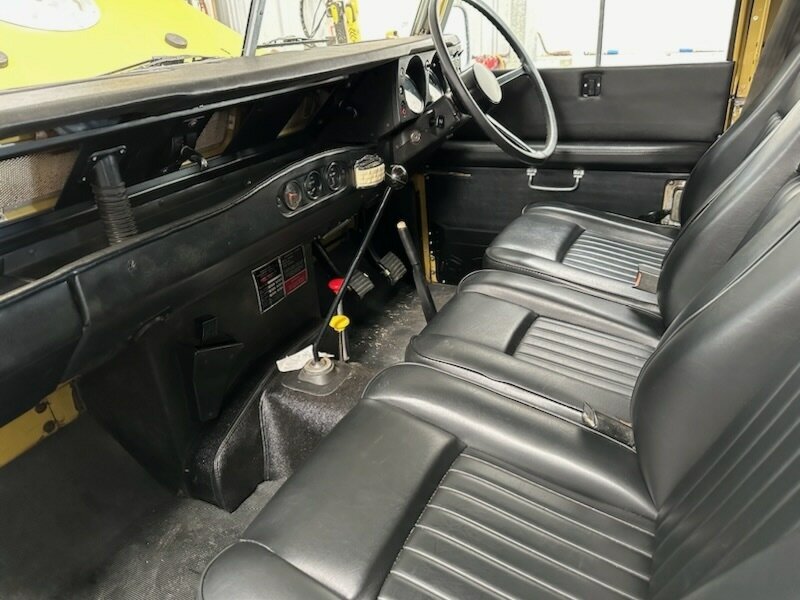 1977 LAND ROVER SERIES III MANUAL 2D TRAY