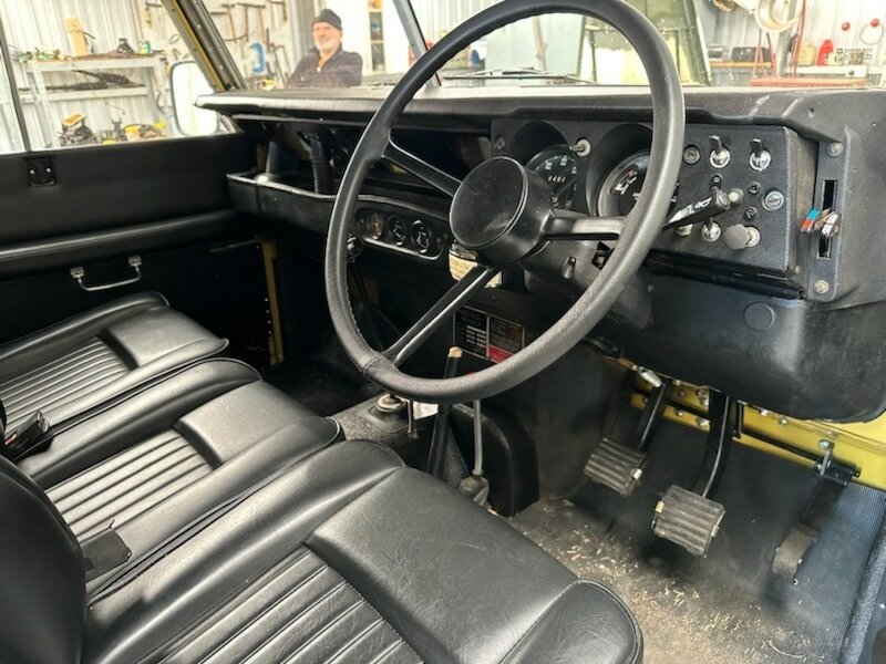 1977 LAND ROVER SERIES III MANUAL 2D TRAY