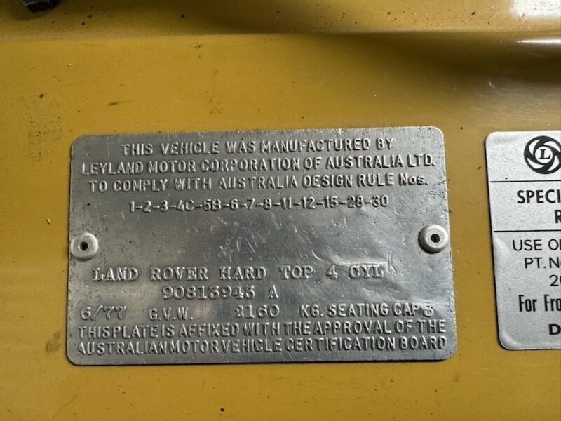 1977 LAND ROVER SERIES III MANUAL 2D TRAY