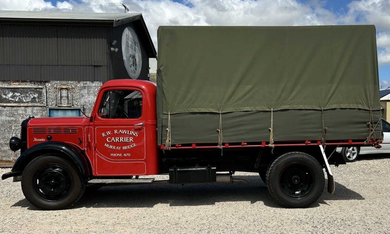 1951 BEDFORD TRUCK
