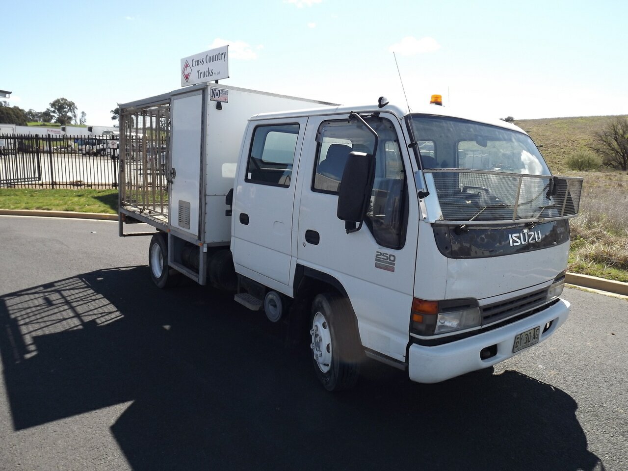 2005 ISUZU NPR250 6 SP MANUAL TABLETOP