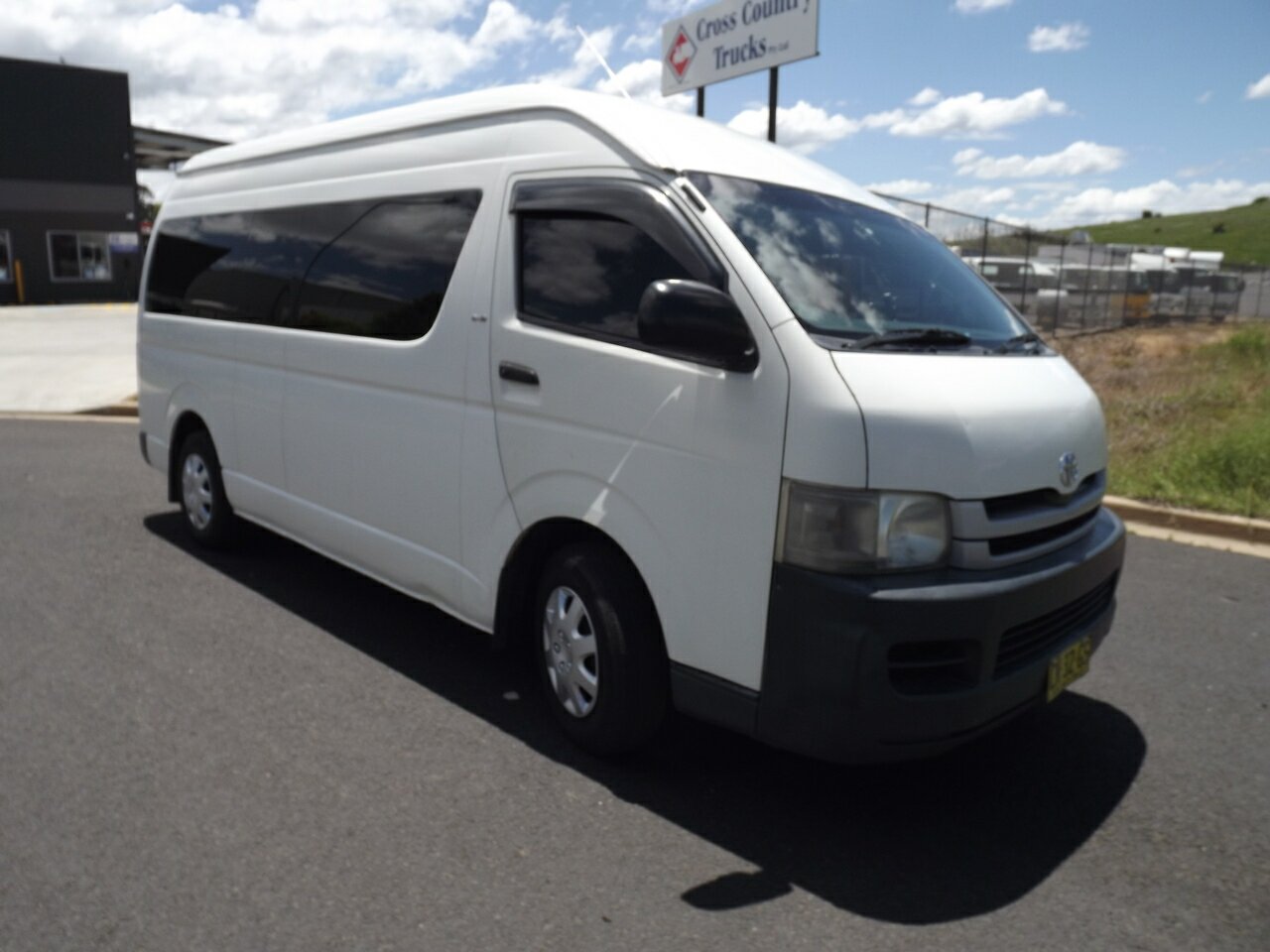 2009 TOYOTA HIACE COMMUTER 6 SP MANUAL 3D BUS